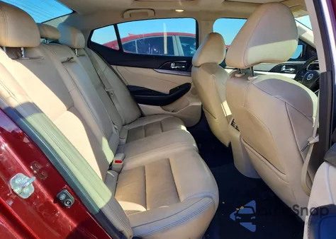 2017 Nissan Maxima 3.5S z USA, uszkodzony, nr VIN 1N4AA6APXHC383283